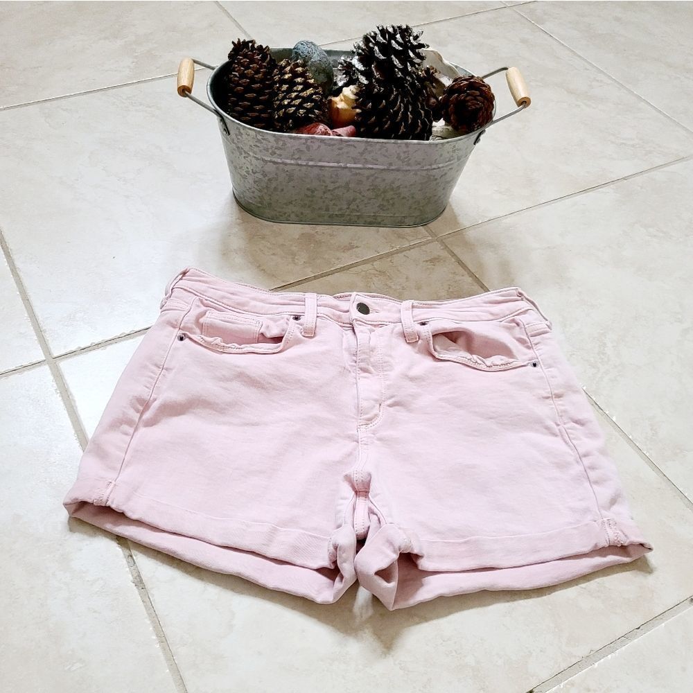 Universal Thread women's pale pink shorts